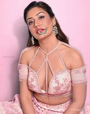 Surbhi Chandna / officialsurbhic фото голая #0452