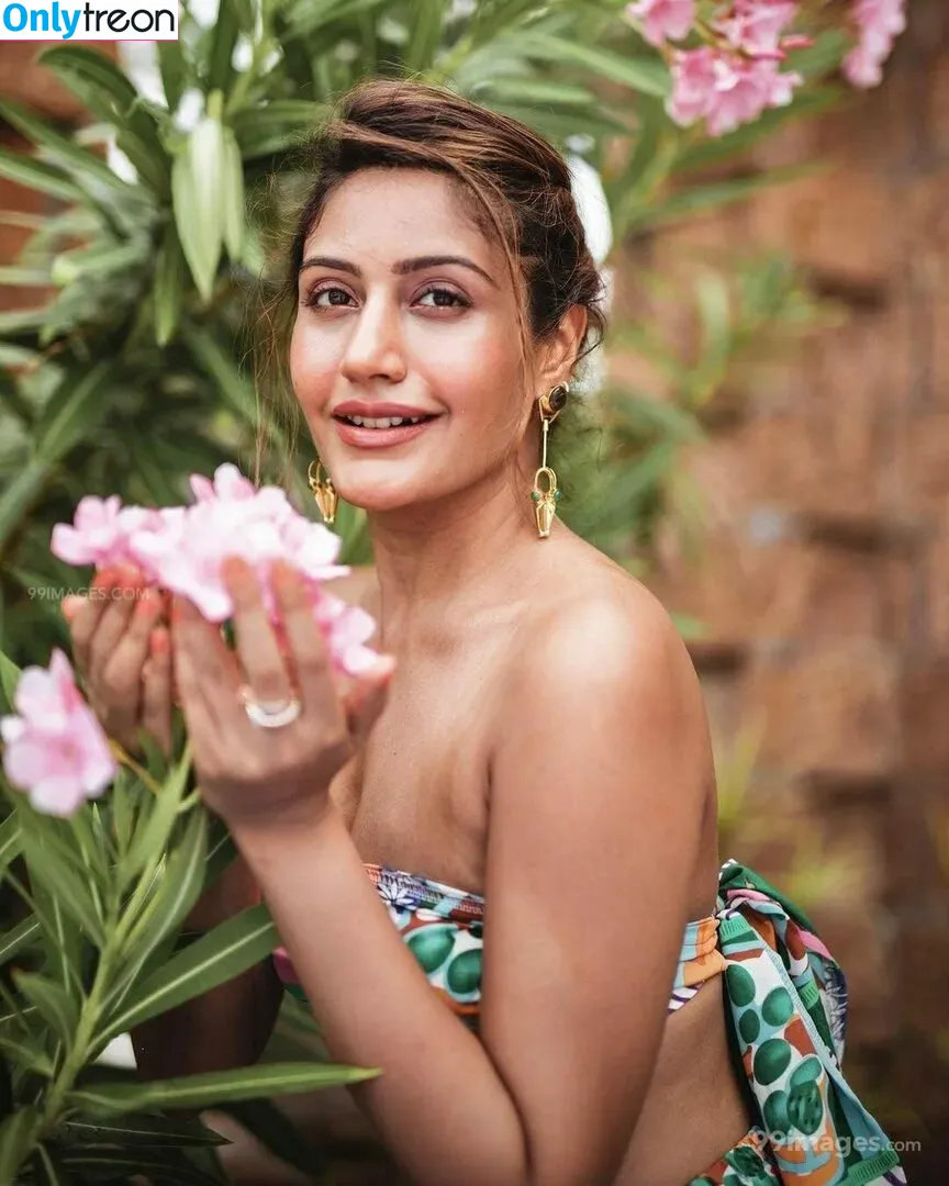 Surbhi Chandna голая photo #0086 (officialsurbhic)