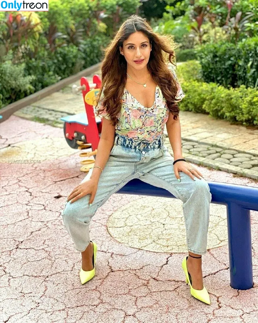 Surbhi Chandna голая photo #0099 (officialsurbhic)