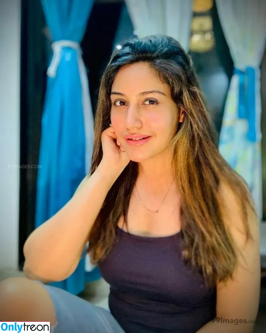Surbhi Chandna голая photo #0103 (officialsurbhic)