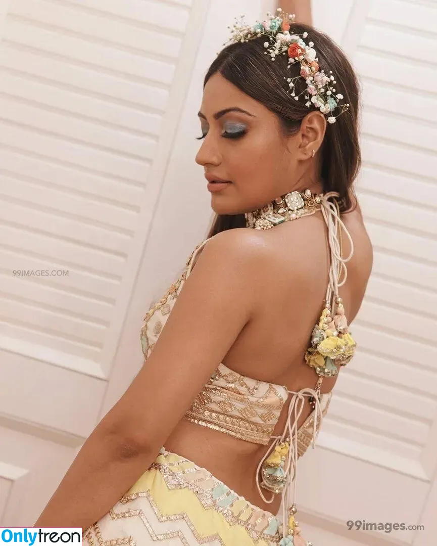 Surbhi Chandna голая photo #0110 (officialsurbhic)