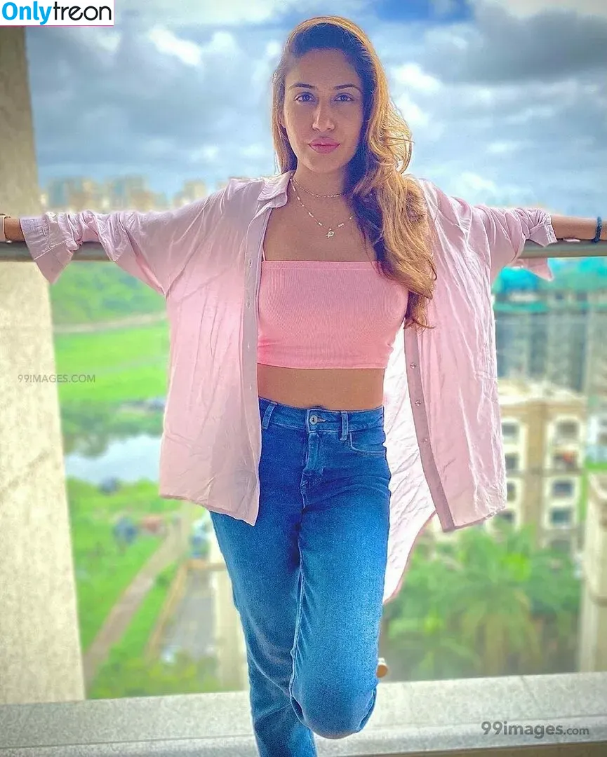 Surbhi Chandna голая photo #0166 (officialsurbhic)