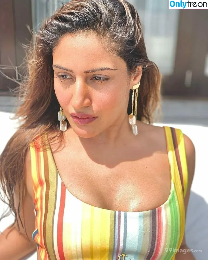 Surbhi Chandna nude photo #0200 (officialsurbhic)