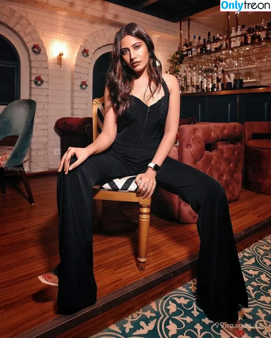Surbhi Chandna голая photo #0205 (officialsurbhic)