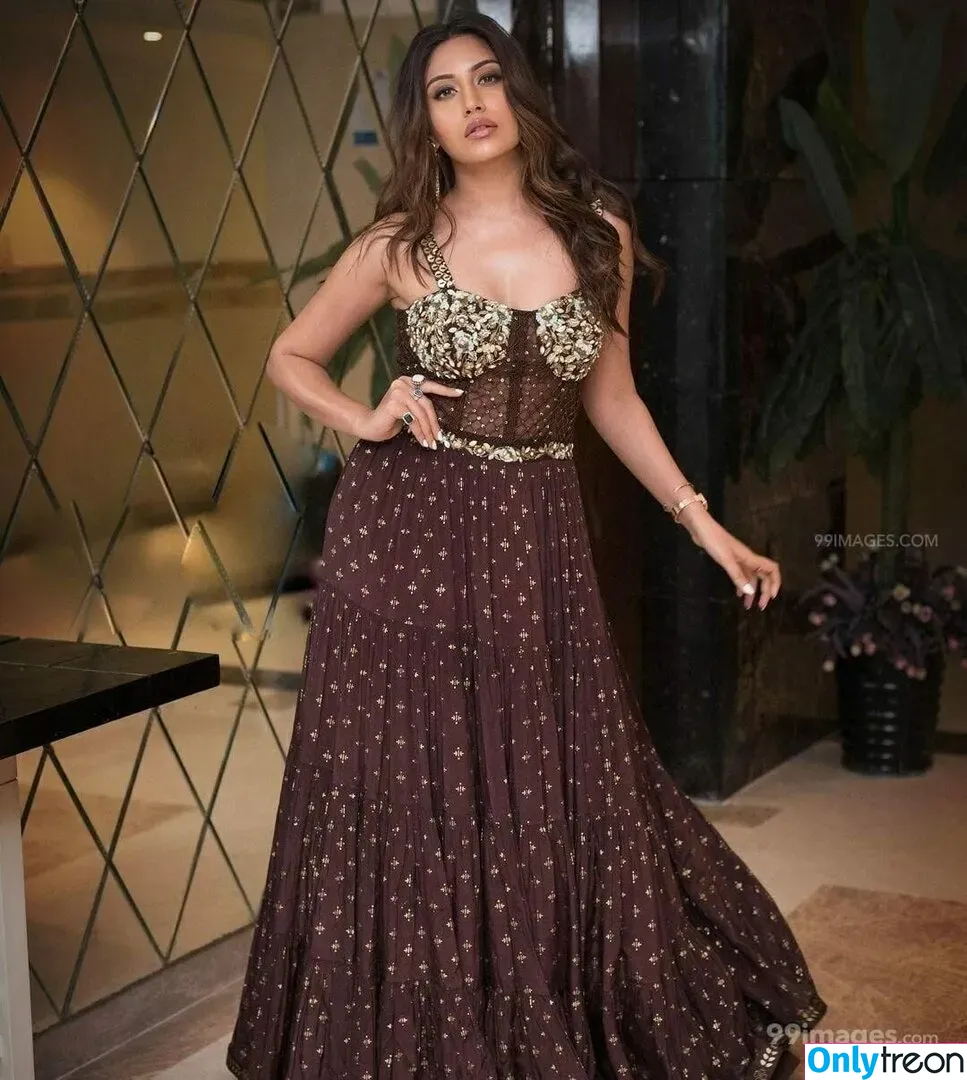 Surbhi Chandna голая photo #0230 (officialsurbhic)