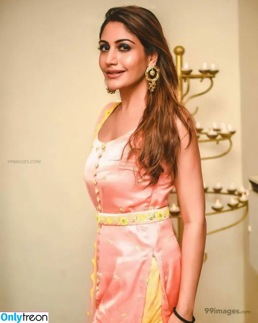 Surbhi Chandna голая photo #0243 (officialsurbhic)
