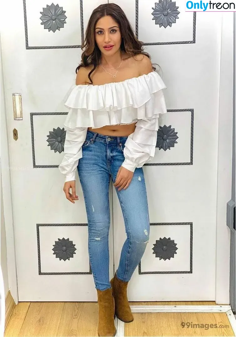 Surbhi Chandna голая photo #0254 (officialsurbhic)