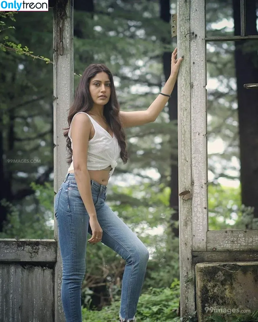 Surbhi Chandna голая photo #0291 (officialsurbhic)