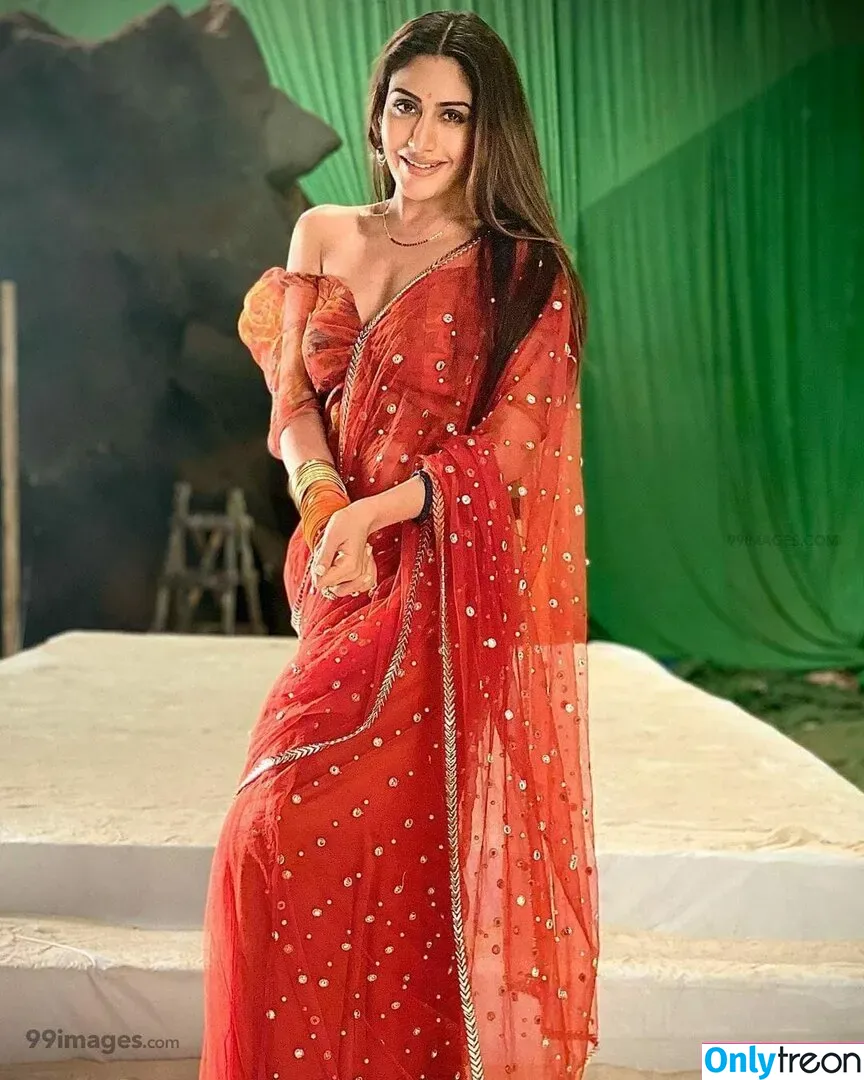 Surbhi Chandna голая photo #0333 (officialsurbhic)