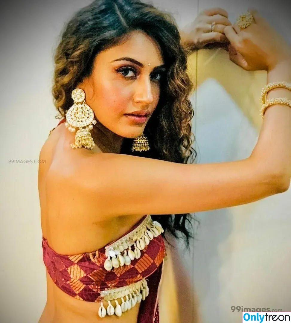 Surbhi Chandna голая photo #0335 (officialsurbhic)