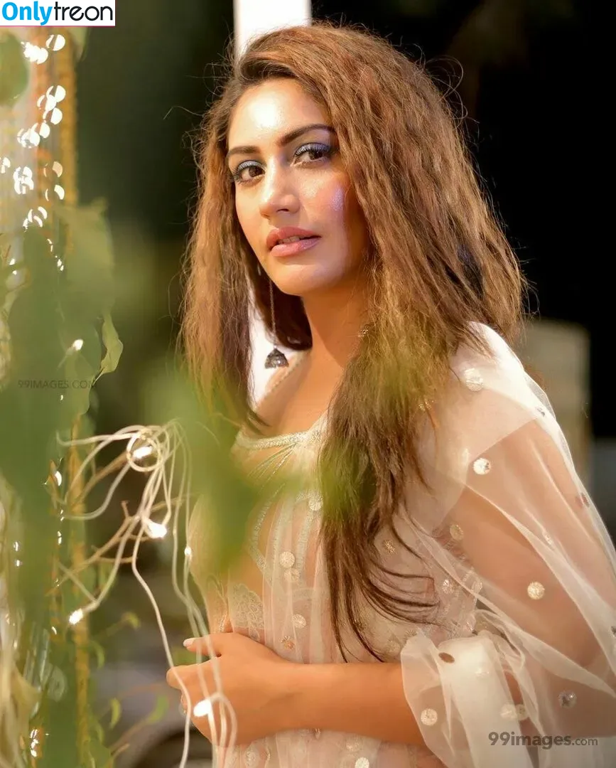 Surbhi Chandna голая photo #0338 (officialsurbhic)