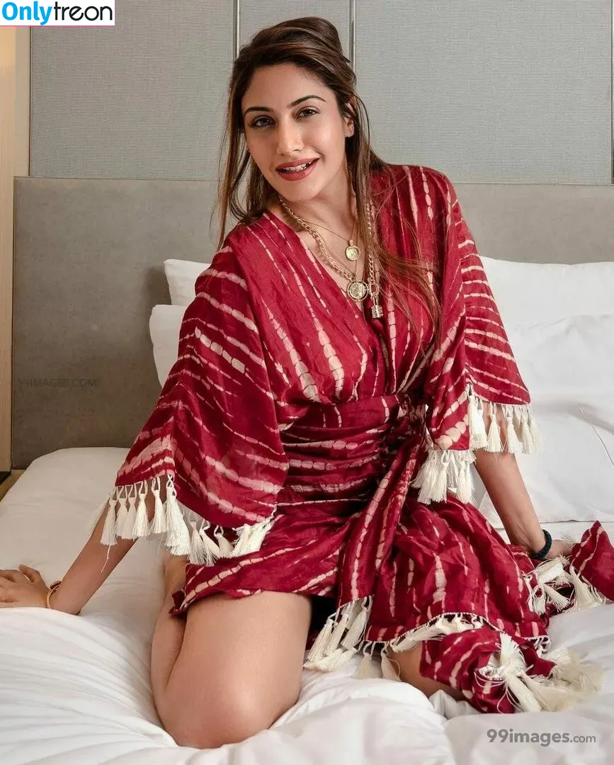 Surbhi Chandna голая photo #0364 (officialsurbhic)