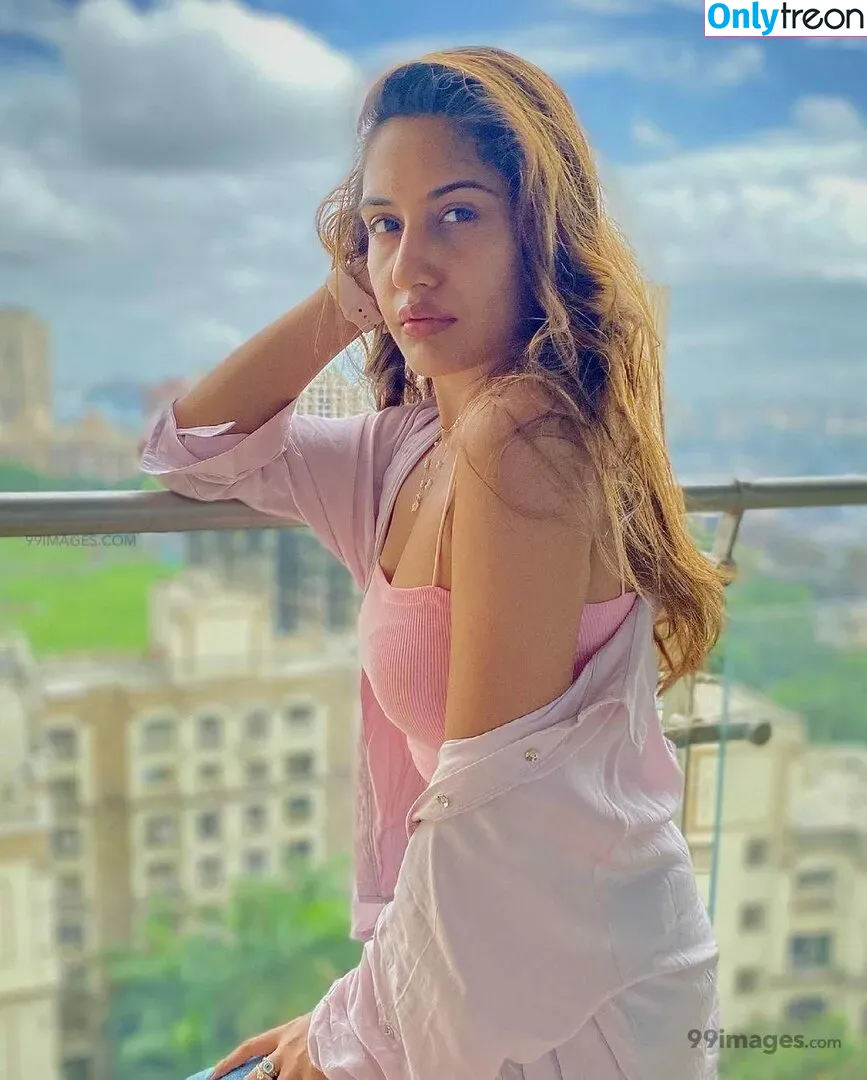 Surbhi Chandna голая photo #0374 (officialsurbhic)