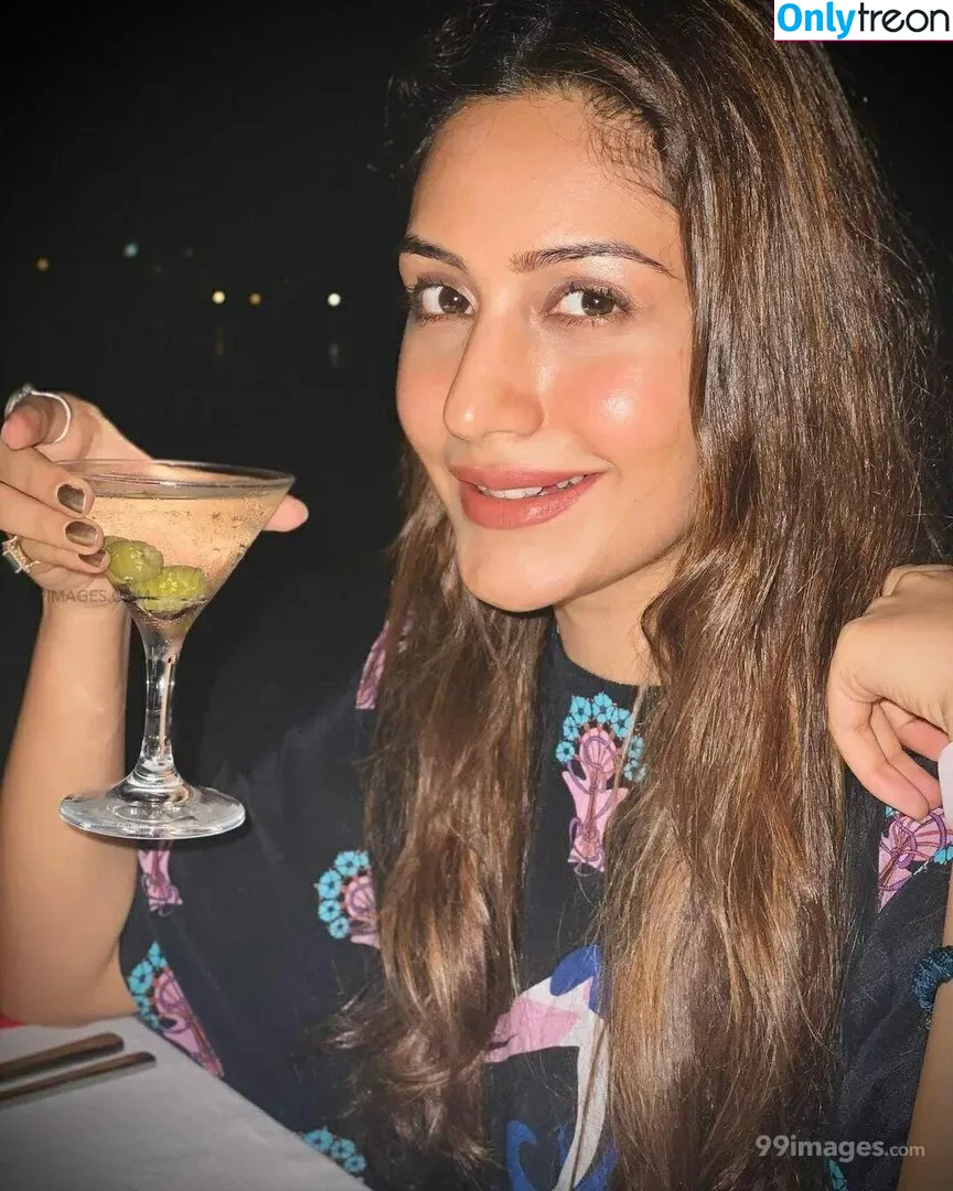 Surbhi Chandna голая photo #0377 (officialsurbhic)