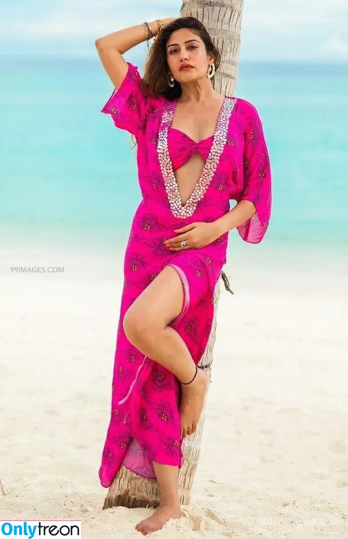Surbhi Chandna голая photo #0380 (officialsurbhic)
