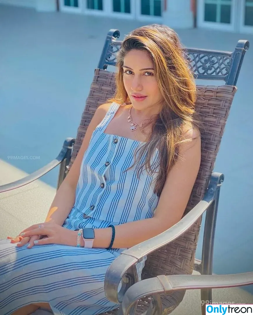 Surbhi Chandna голая photo #0384 (officialsurbhic)