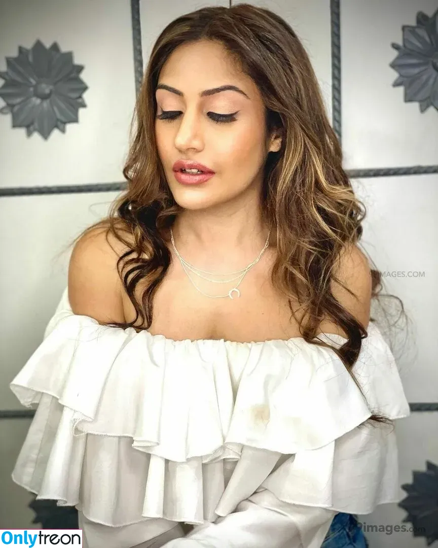 Surbhi Chandna голая photo #0390 (officialsurbhic)