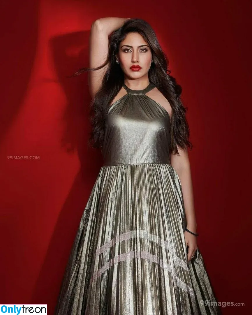 Surbhi Chandna голая photo #0392 (officialsurbhic)