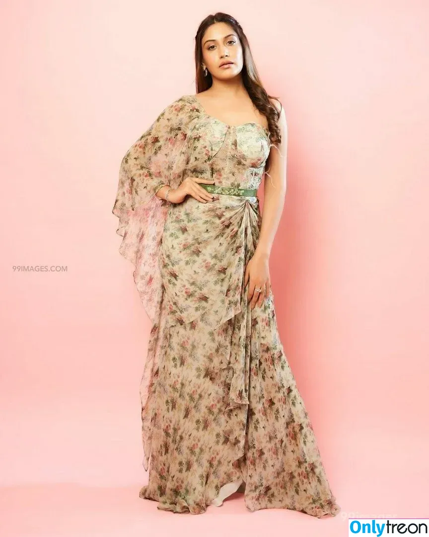Surbhi Chandna голая photo #0397 (officialsurbhic)