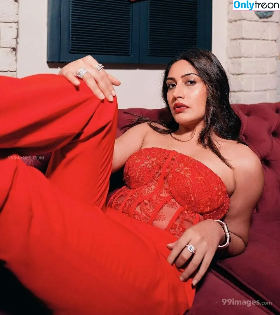 Surbhi Chandna голая photo #0398 (officialsurbhic)