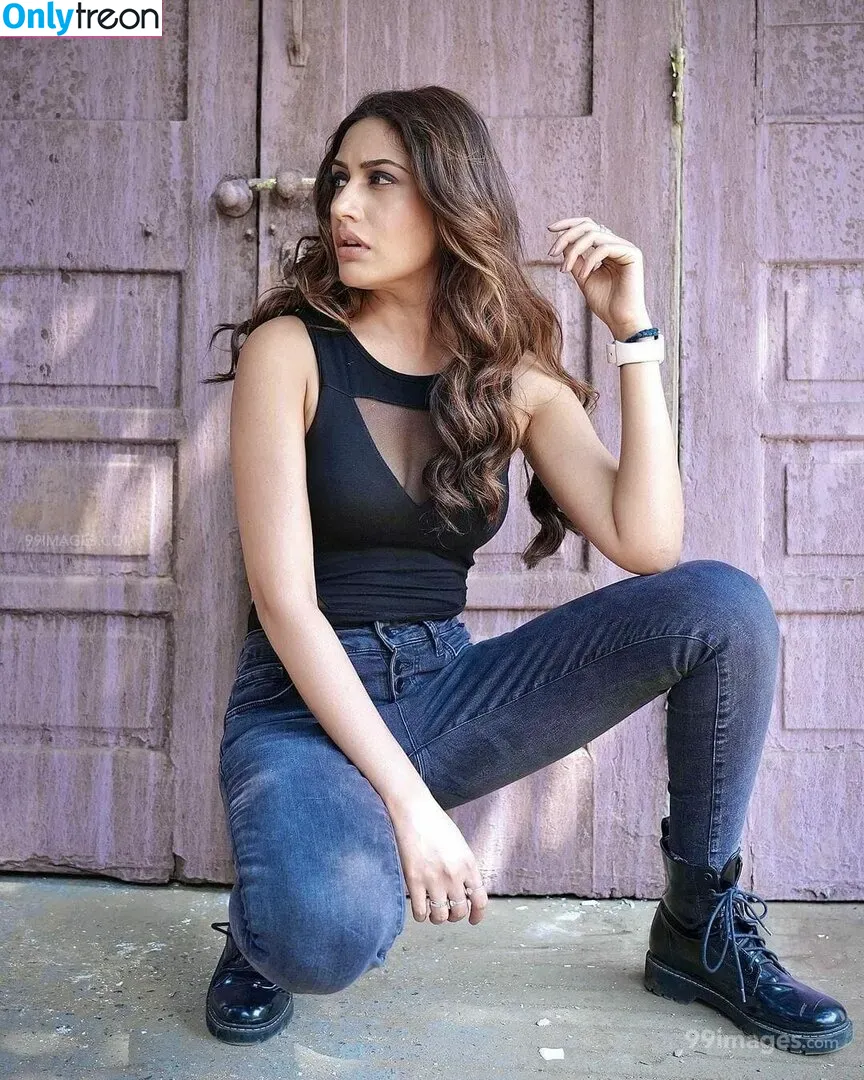 Surbhi Chandna голая photo #0423 (officialsurbhic)