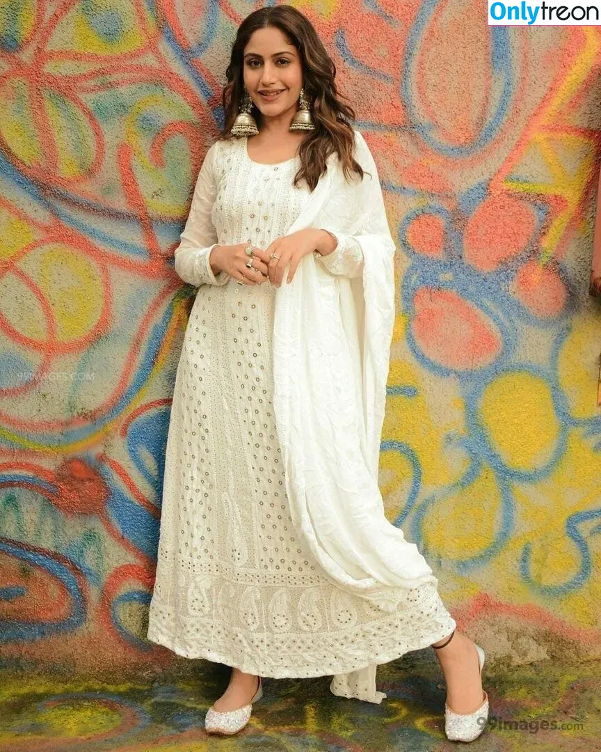 Surbhi Chandna голая photo #0434 (officialsurbhic)