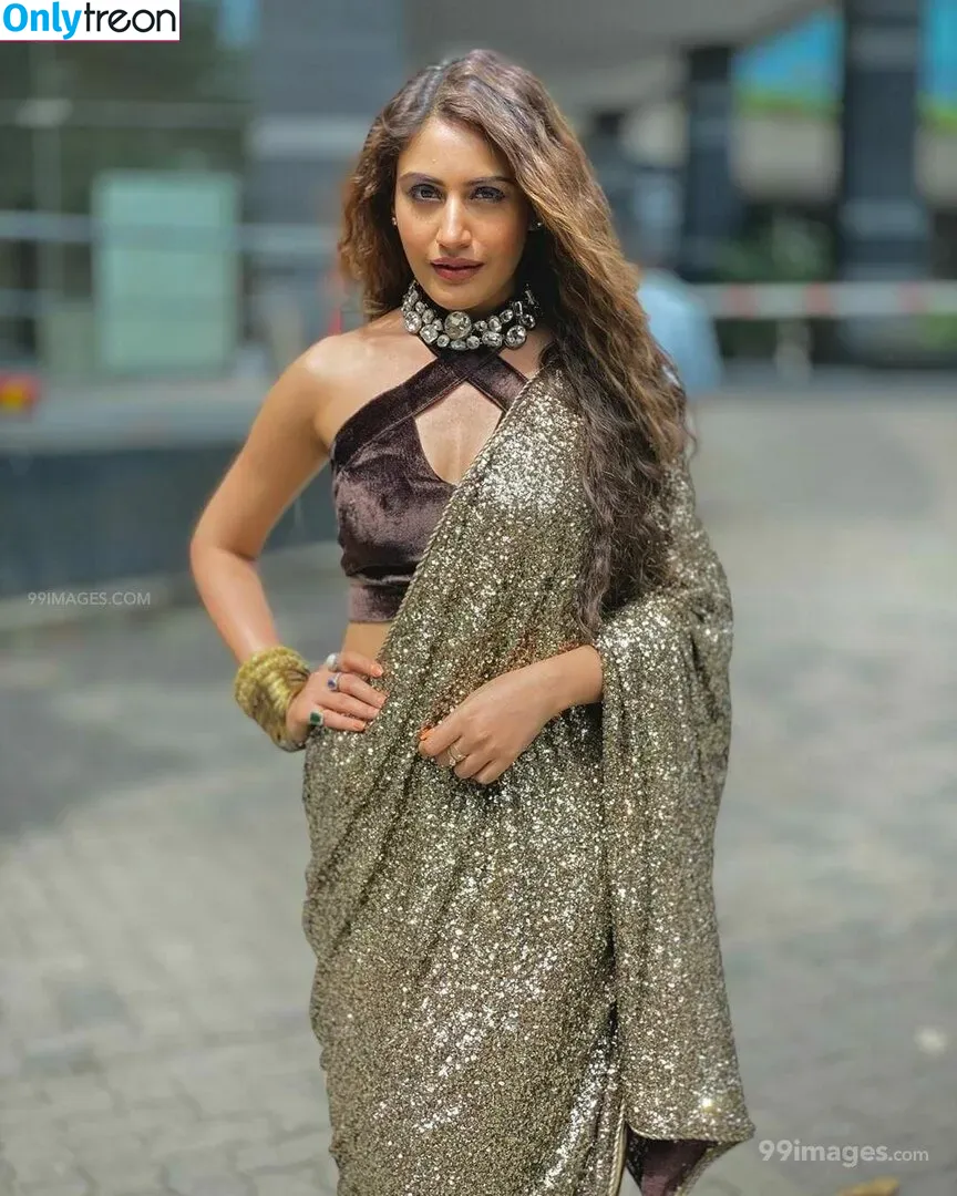 Surbhi Chandna голая photo #0450 (officialsurbhic)