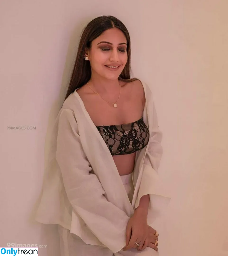 Surbhi Chandna голая photo #0492 (officialsurbhic)