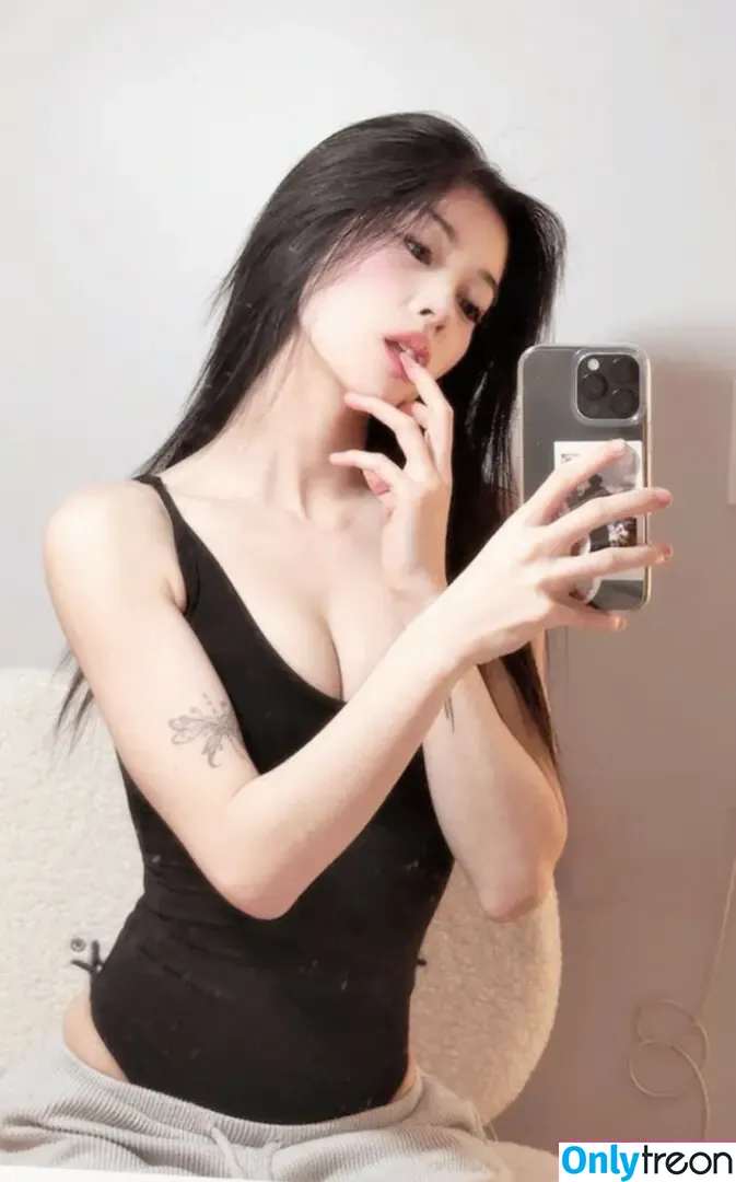 surelynotsi nude photo #0038 (surelynotsi)