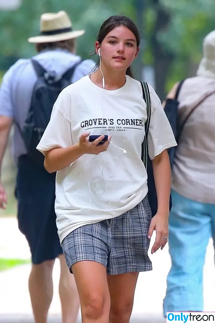 Suri Cruise nude photo #0110 (suricruise_sc)