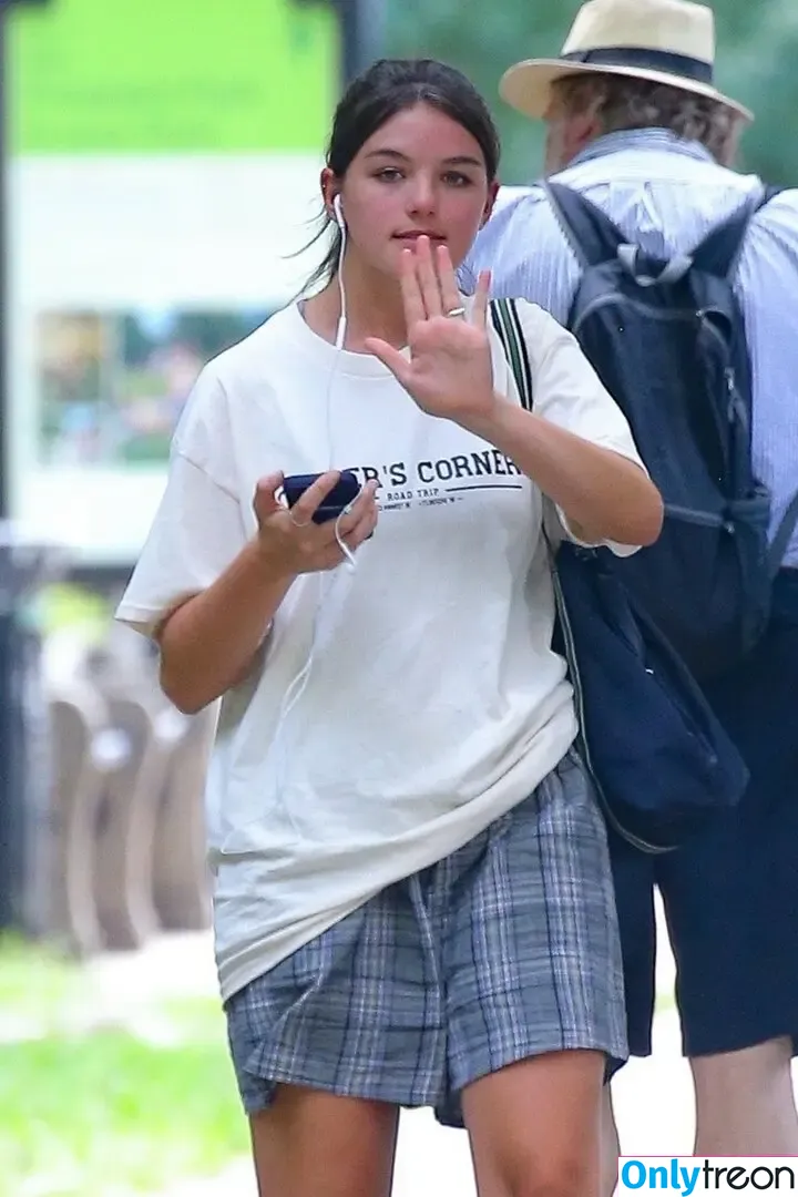 Suri Cruise nude photo #0113 (suricruise_sc)