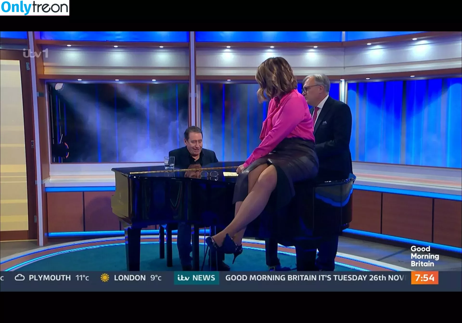 Susanna Reid голая photo #0274 (susannareid100)
