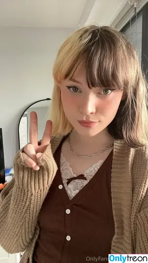 SusElida / itsellysaurus nude photo #0108