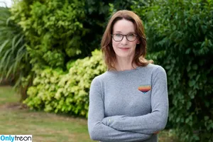 Susie Dent / susiedent nude photo #0015