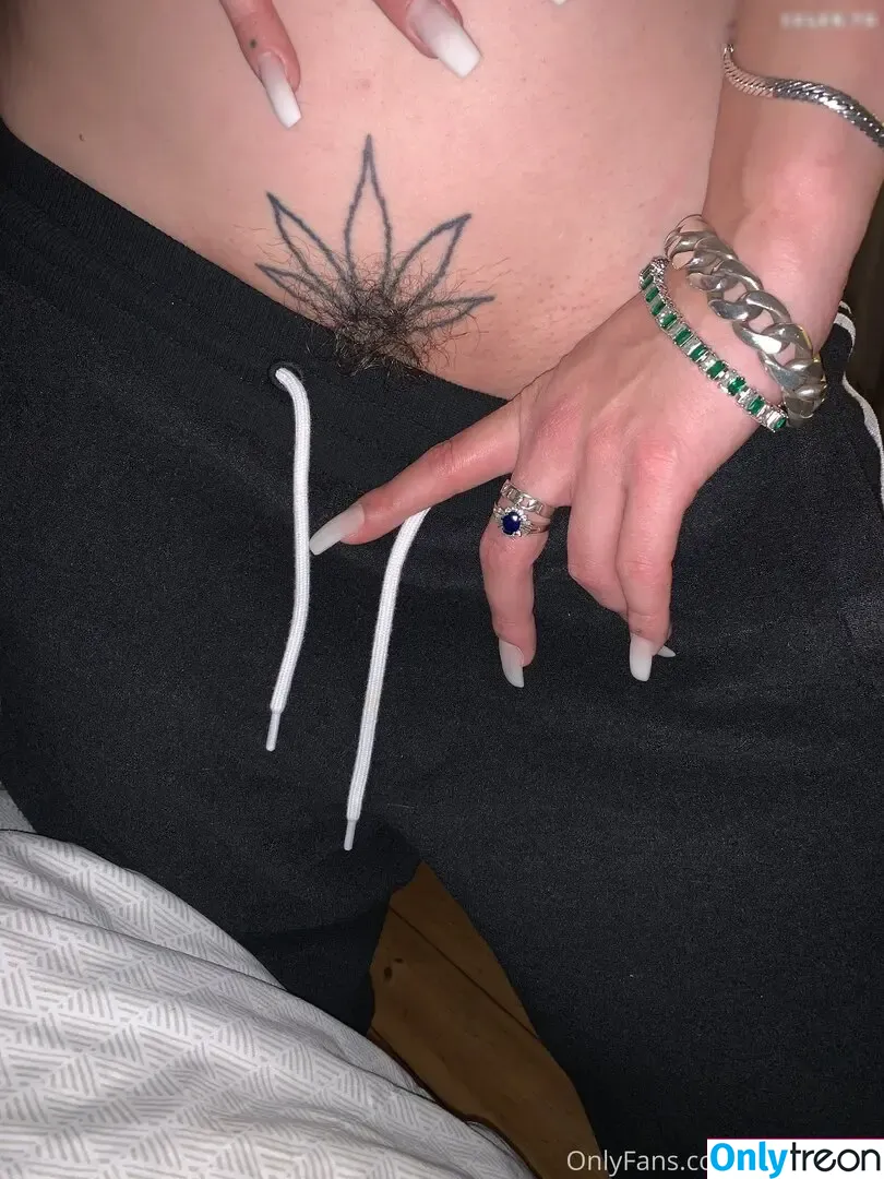 Suzie Grime nude photo #0136 (suziegrime)
