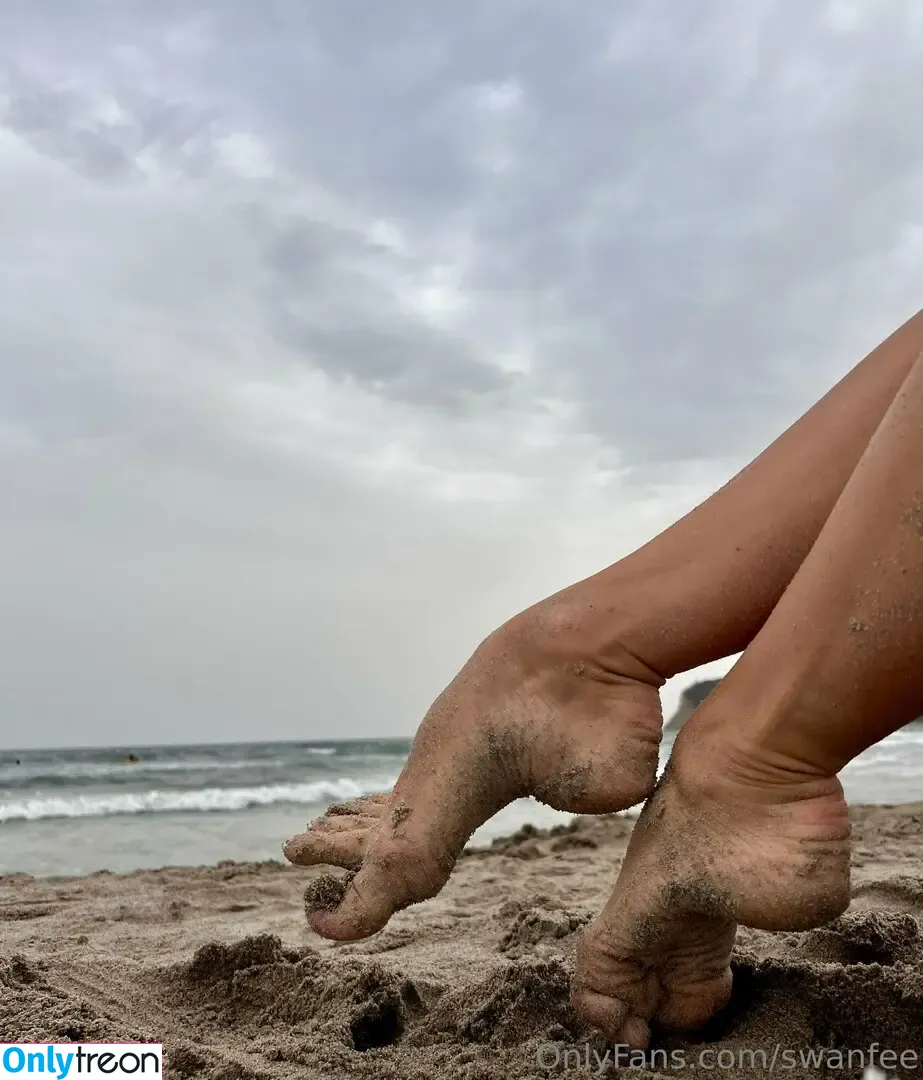 swanfee nude photo #0004 (swanfee)