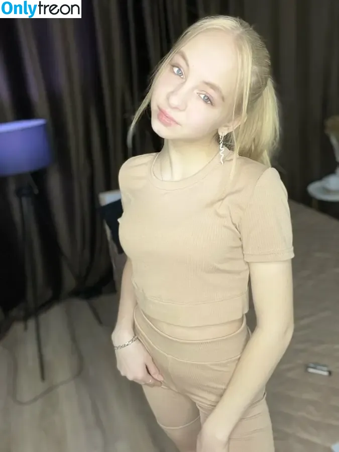Sweete_Sofia nude photo #0003 (sweetsofia420)