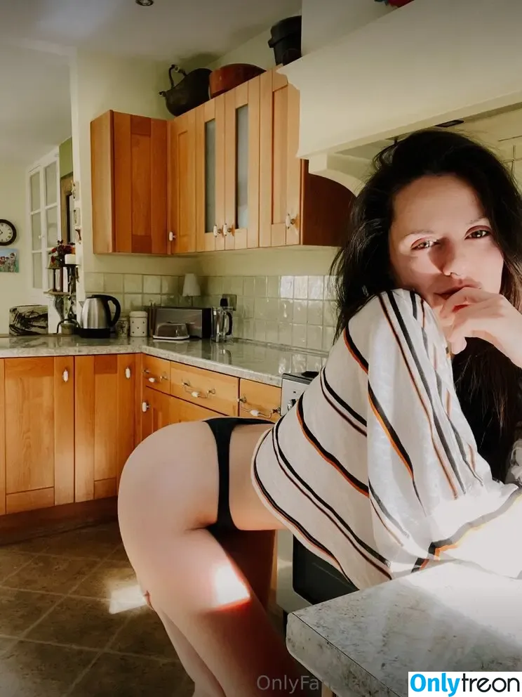 sweetpeaxox nude photo #0003 (haz.has.sass)