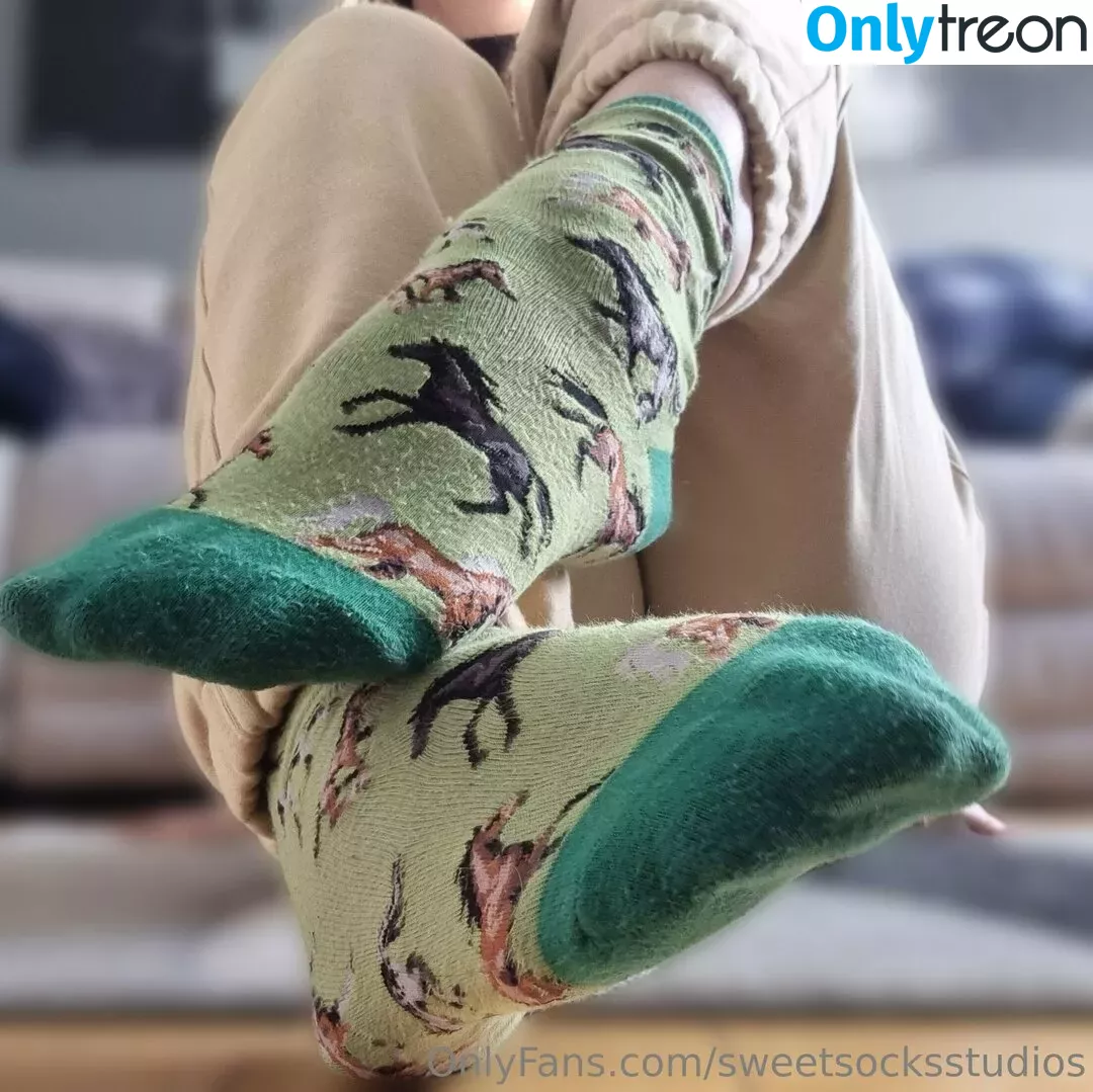 sweetsocksstudios голая photo #0022 (roxkouttkashh)