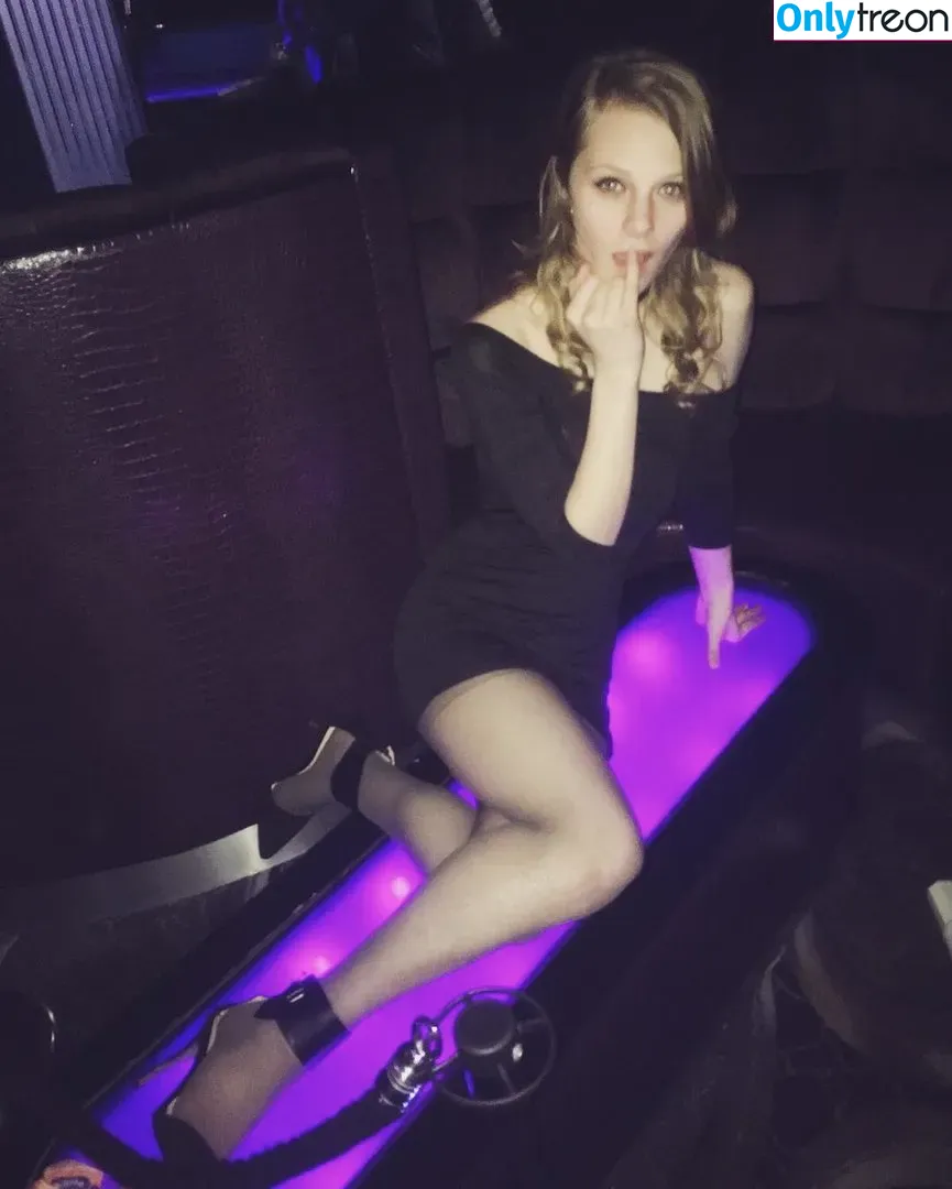 Sydney Poniewaz голая photo #0012 (Sydsnap / sydneysmall / sydsnapp)