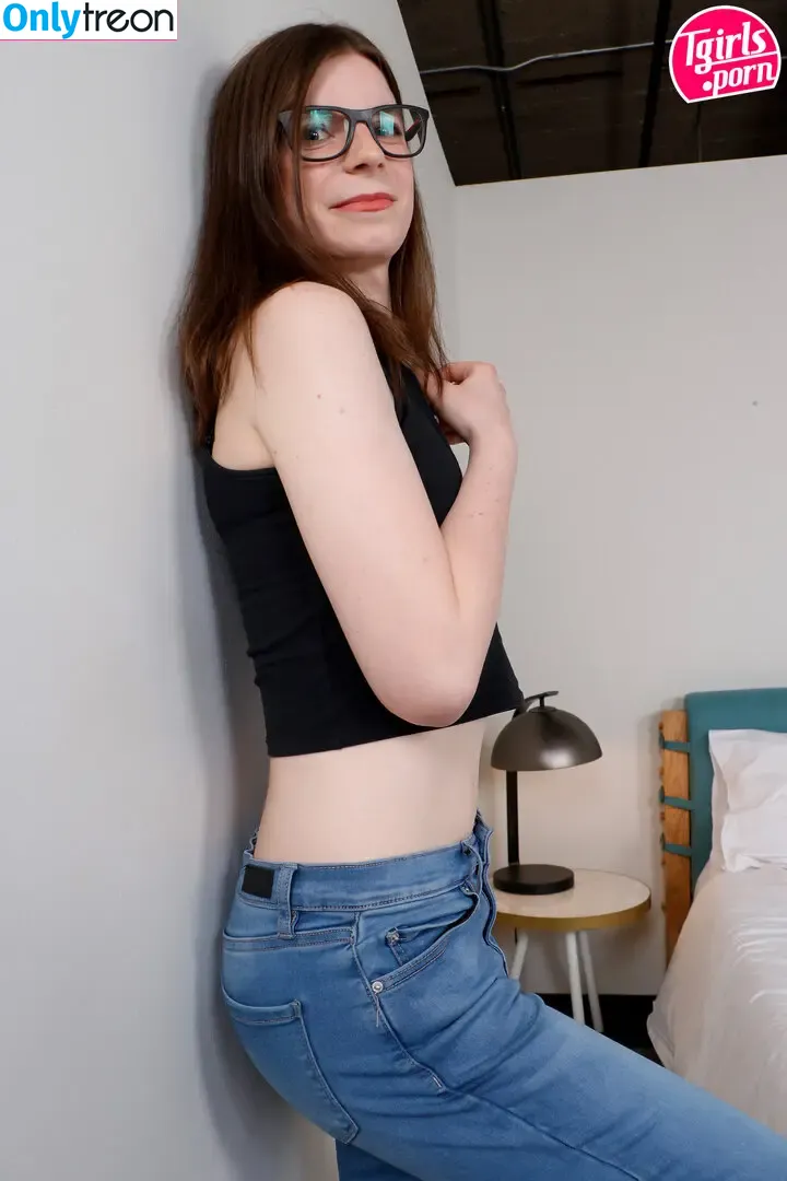 Sydney Summers nude photo #0009 (sydsummers)