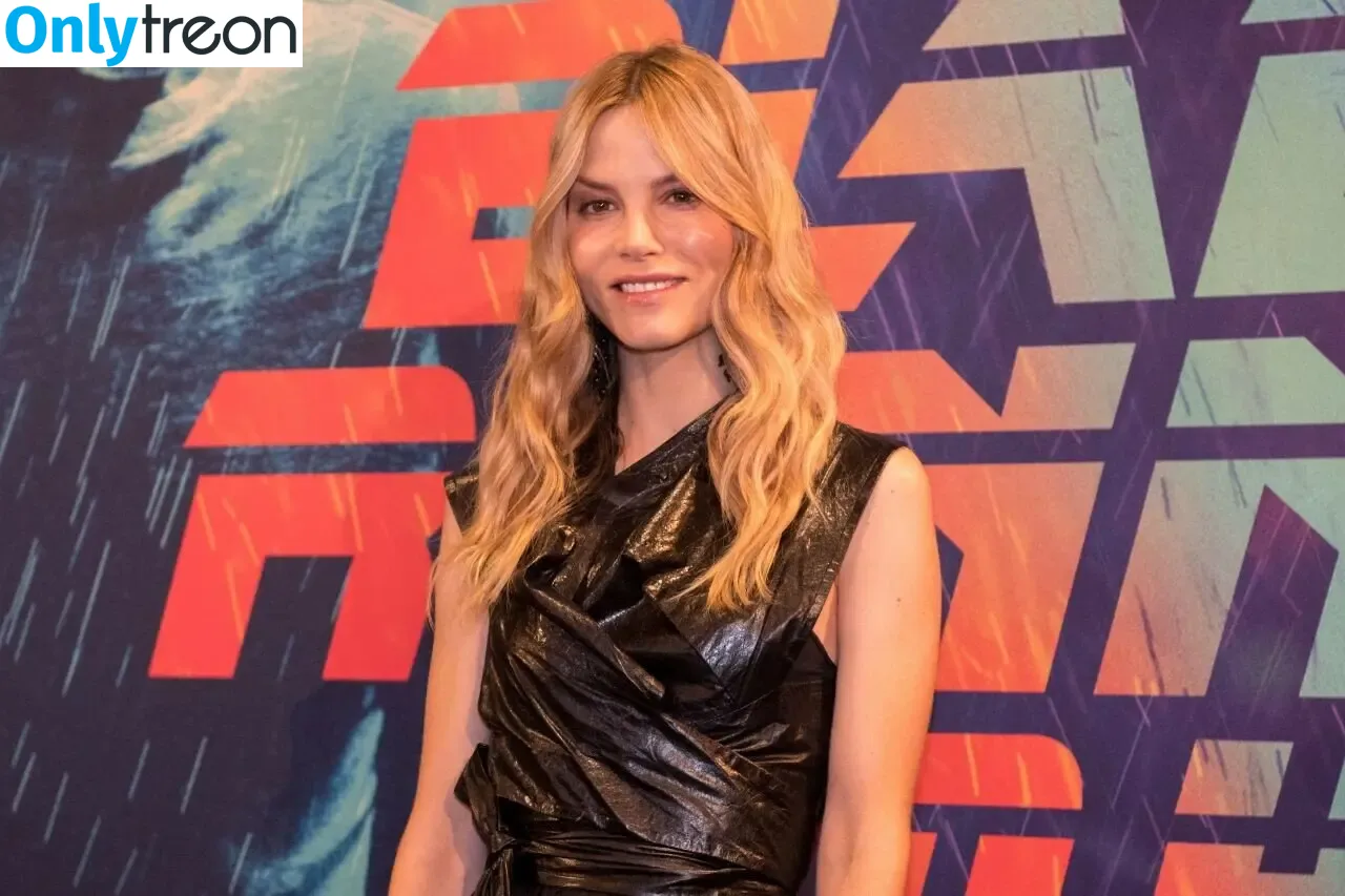 Sylvia Hoeks nude photo #0027 (sylviahoeks)