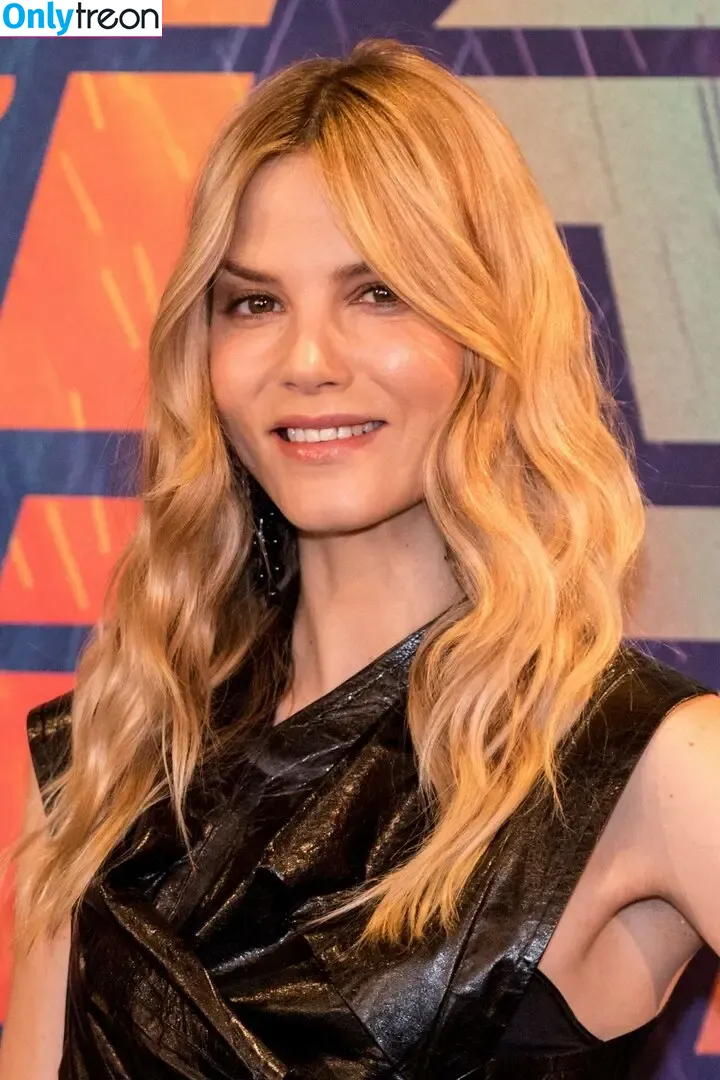 Sylvia Hoeks nude photo #0033 (sylviahoeks)