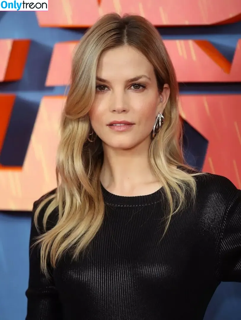 Sylvia Hoeks nude photo #0040 (sylviahoeks)