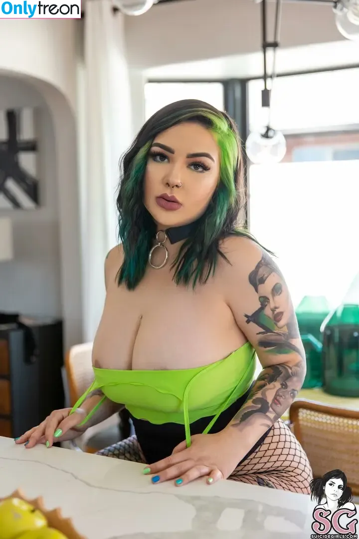 Synthee nude photo #0022 (Synthee)