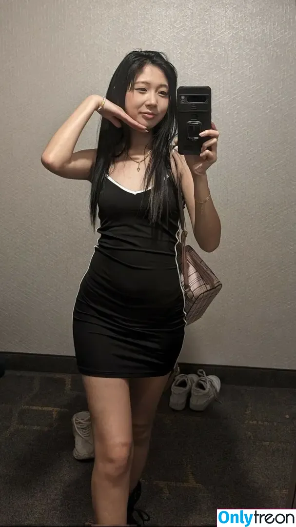 T10Nat nude photo #0055 (ten_against)