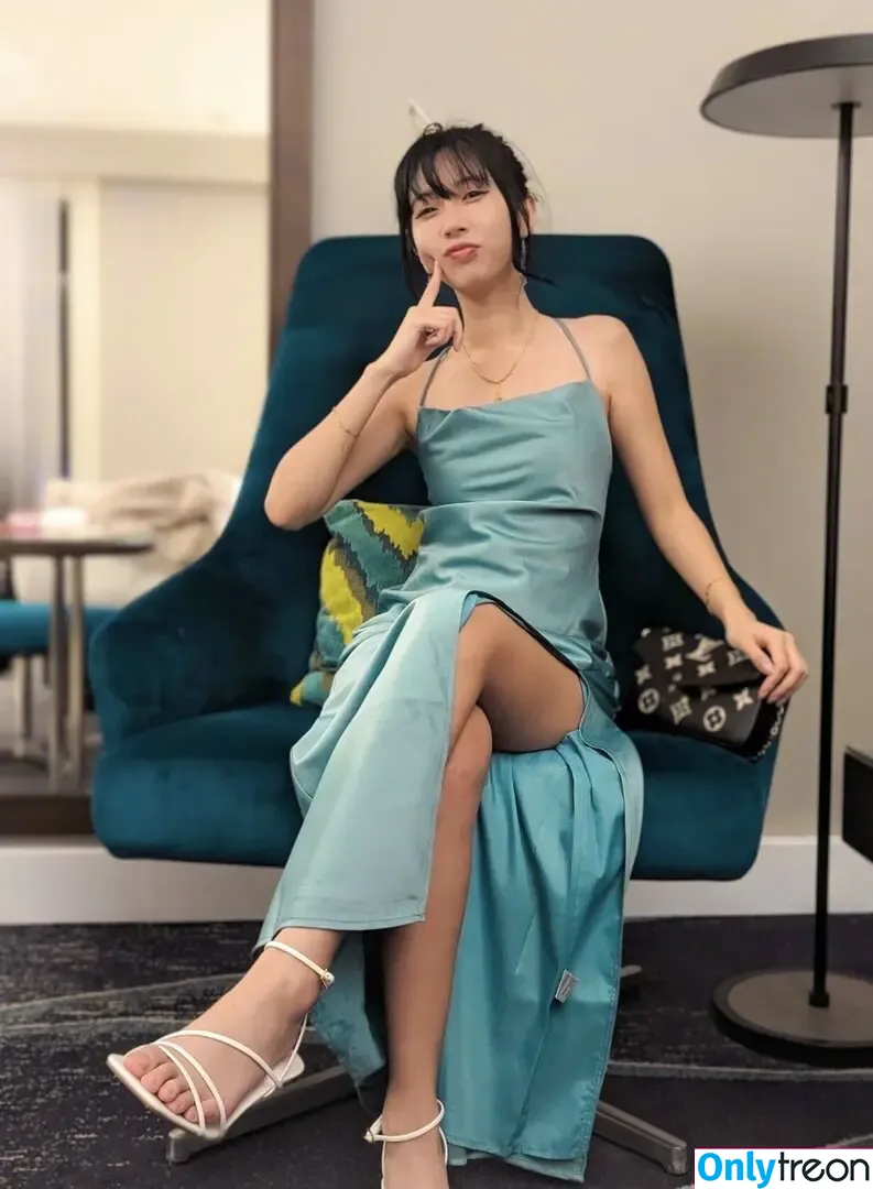T10Nat nude photo #0058 (ten_against)