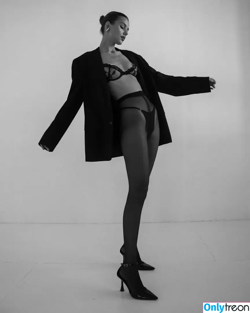 Taisiya nude photo #0007 (Tayakoz / taisiamodel / tayakoz_)