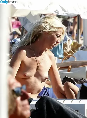 Tamara Beckwith / ttpetals nude photo #0007