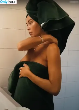  nude photo #0009